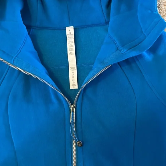 Lululemon Scuba size 6 in Great shape worn a couple  not faded - Picture 2 of 4